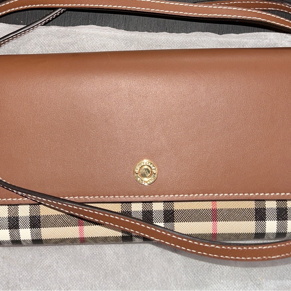 Burberry side purse